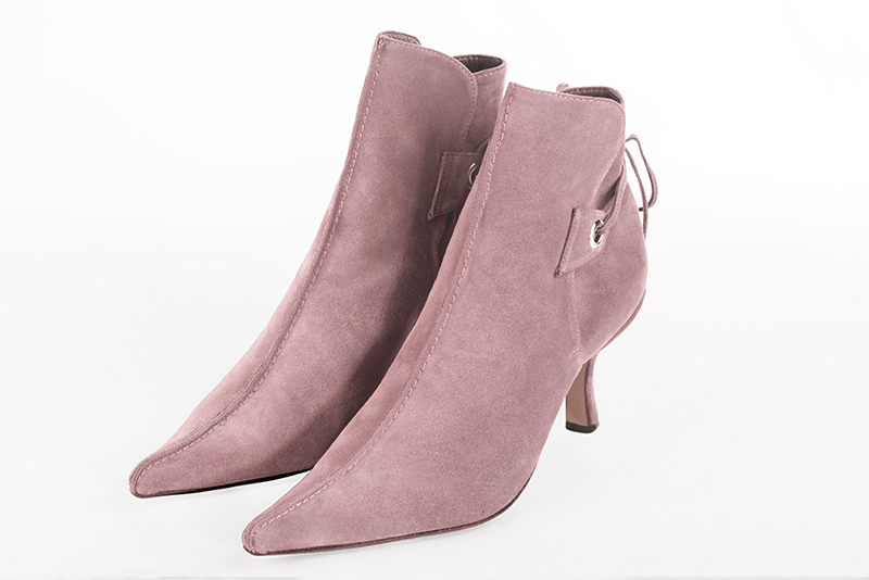 Light pink women's ankle boots with laces at the back. Pointed toe. High spool heels. Front view - Florence KOOIJMAN